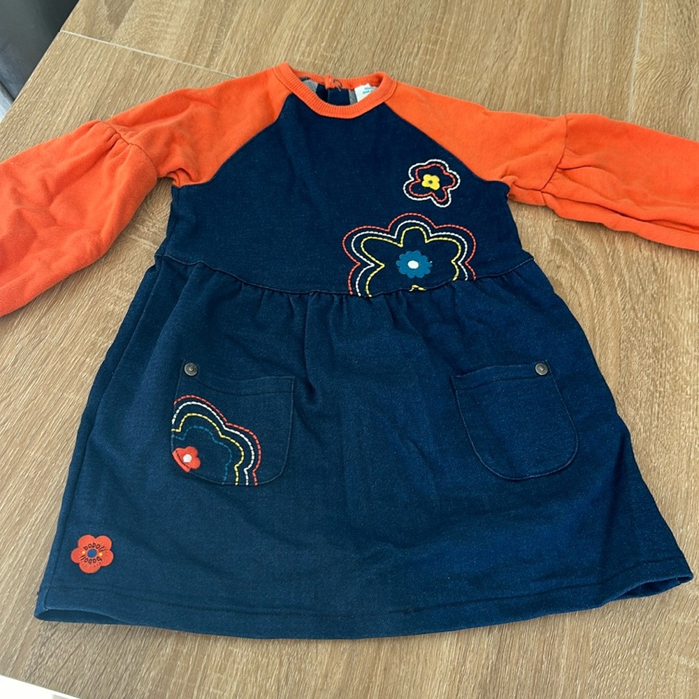 2T sweatshirt dress with stretch denim and flower details